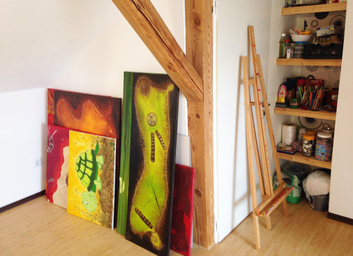 Farbenfrohe Leinwandbilder und Staffeleien in Doreen Gündels Kreativwerkstatt in Oberasbach